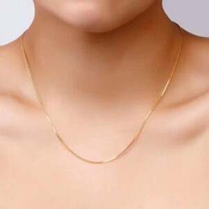 a person wearing a gold chain necklace