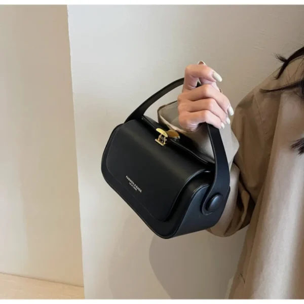 Classic Black Retro Square Crossbody Bag S4bcbeee4ed2d4be2be0ed0cab52b99da4